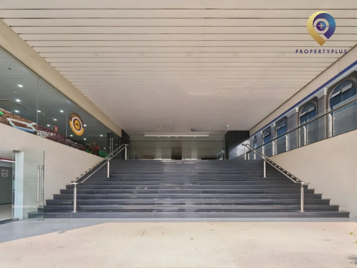 Lối vào chính của tòa nhà Detech Tower 2